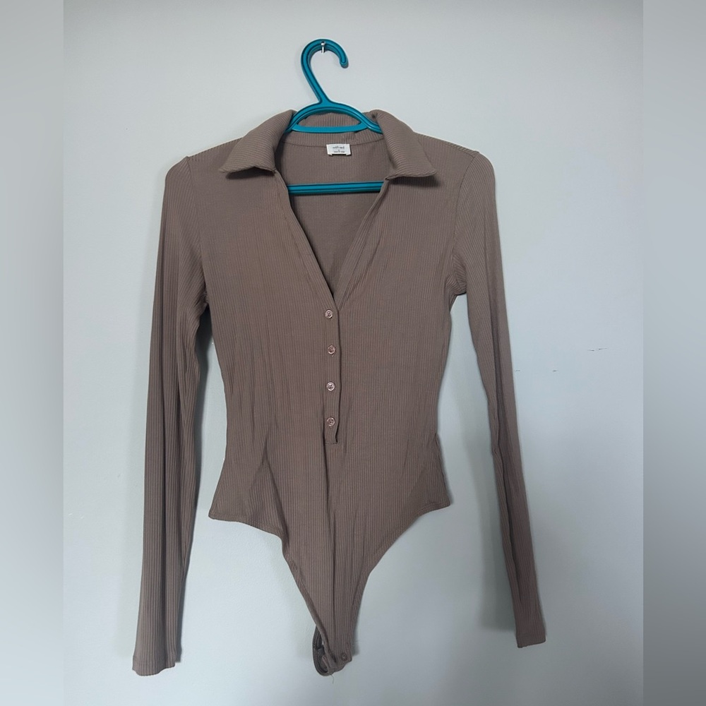 Taupe Aritzia Wilfred Ribbed bodysuit size small 🤎